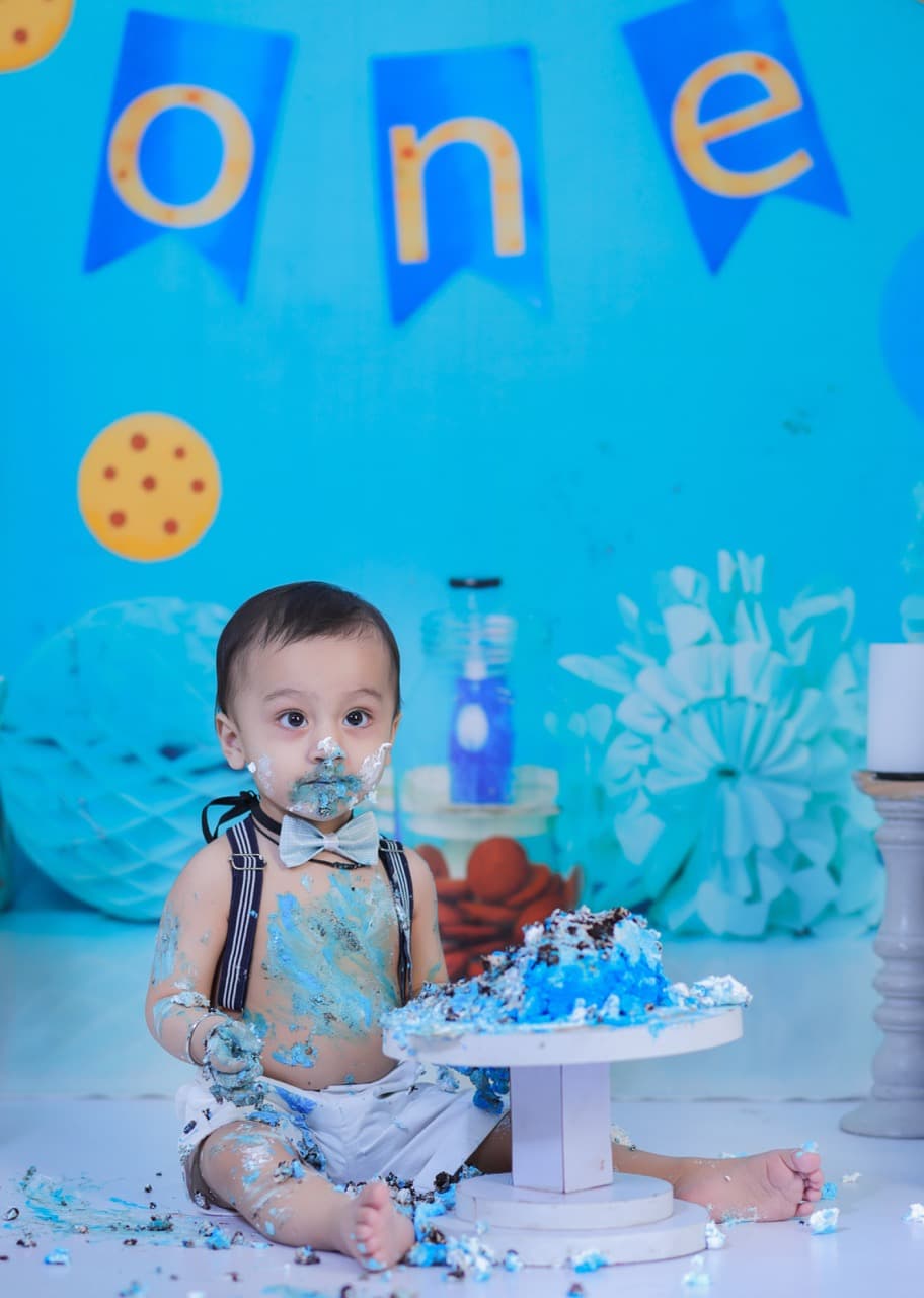 First birthday cake smash baby photoshoot