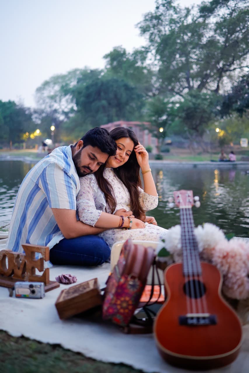 Romantic frame of couple with heritage Delhi background.