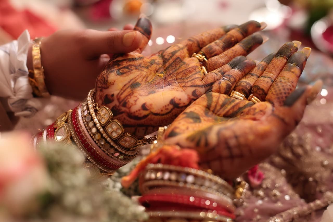 Wedding photography in Delhi NCR by Sahu Studio capturing candid wedding moments (Image 18)
